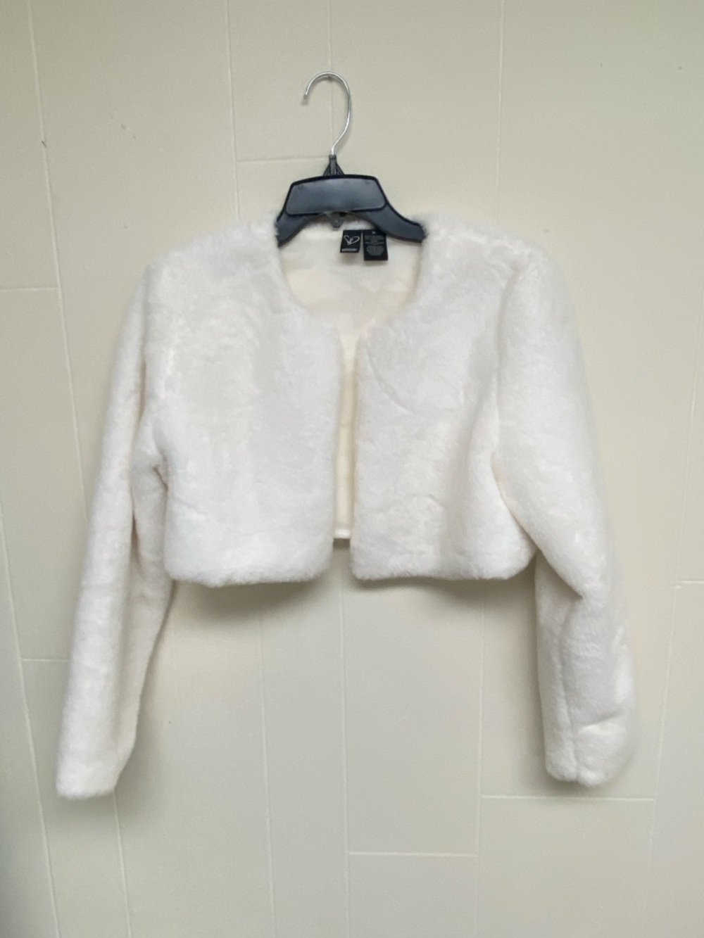 Windsor Plush Cropped Faux Fur Jacket - Ivory White